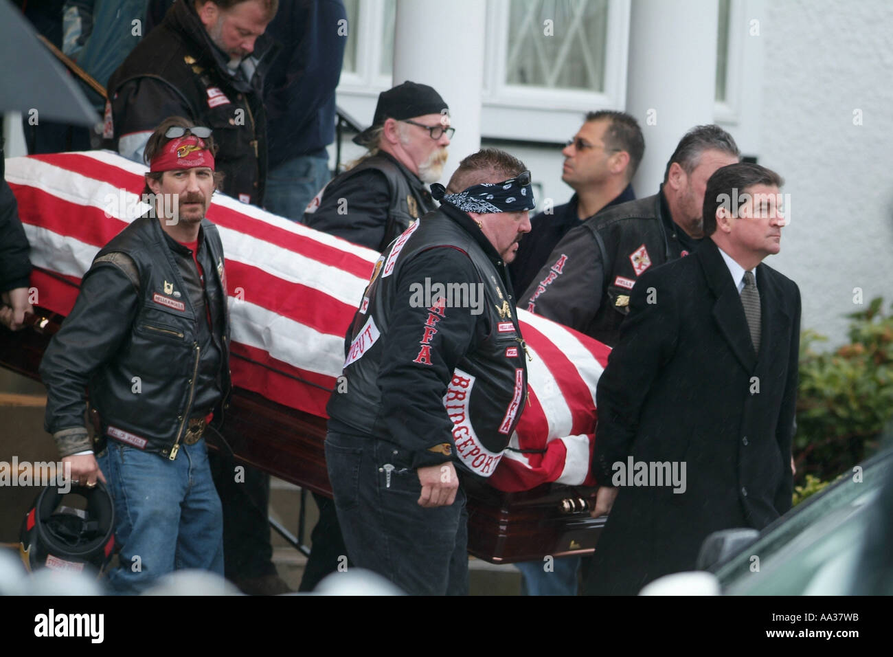 Funérailles des Hells Angels motorcycle club membres lors de funérailles pour les états qui a été abattu, ici ils sont porteurs casket Banque D'Images