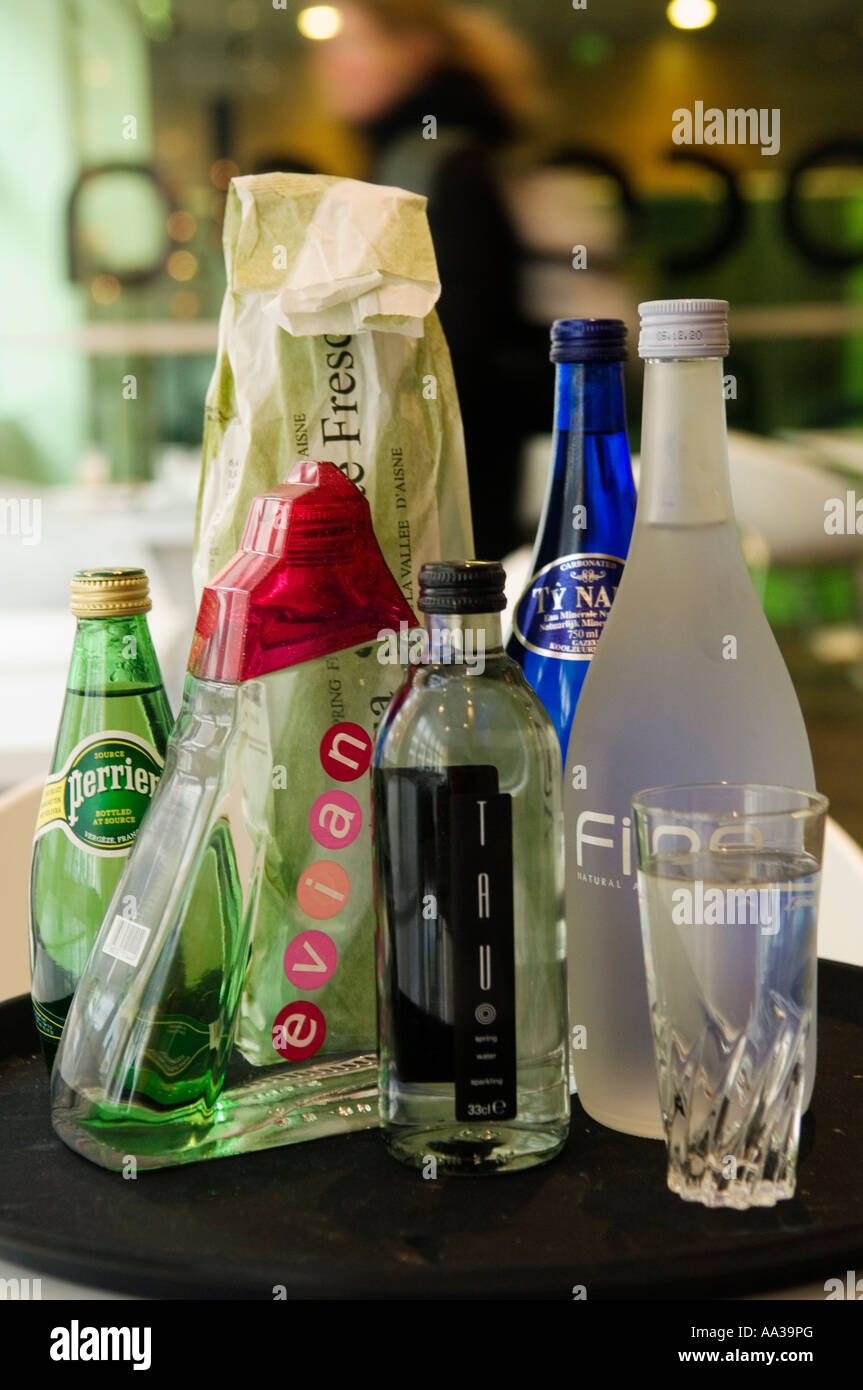 De nouveaux types d'eau embouteillée Banque D'Images