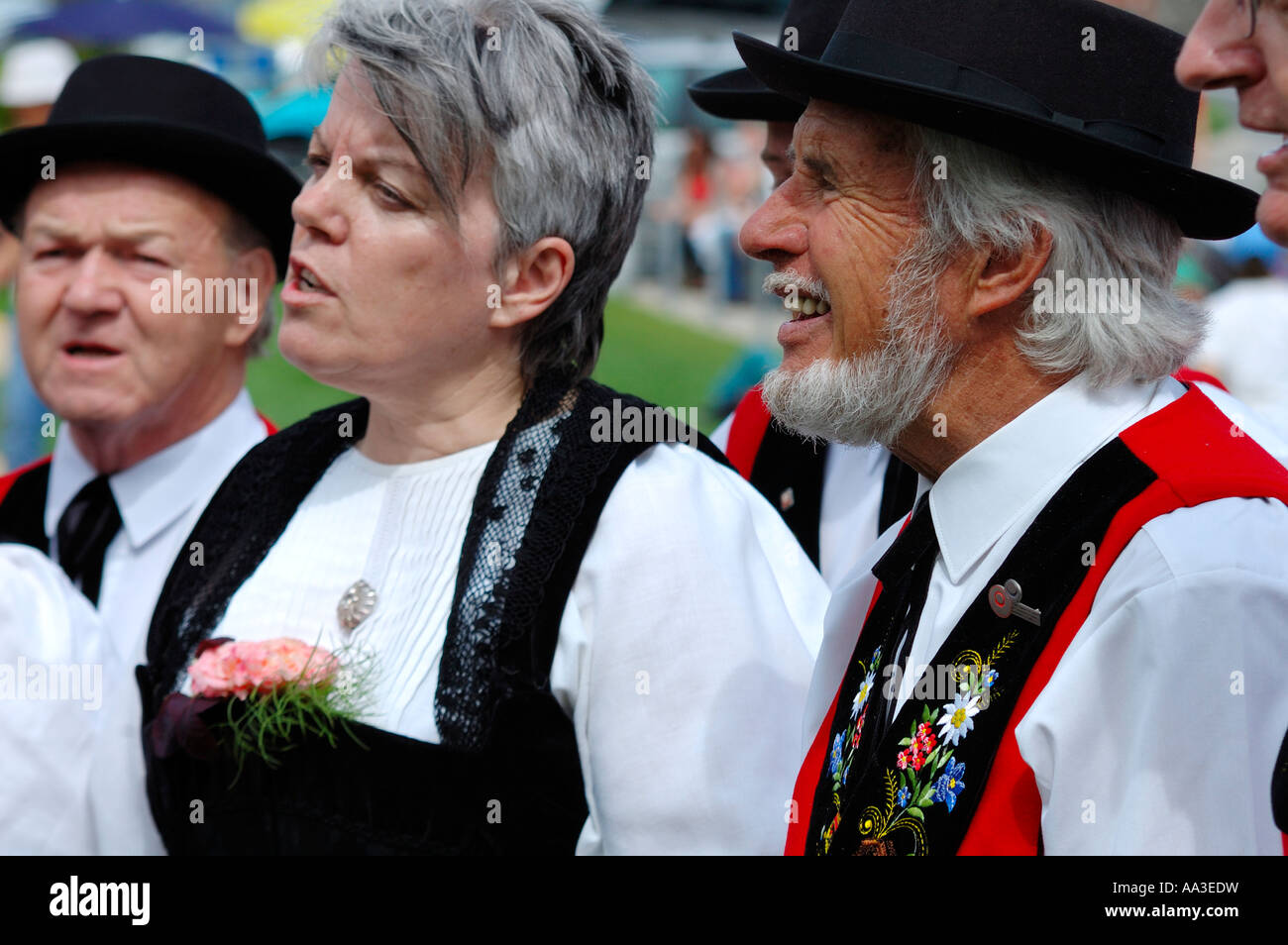 Un groupe de yodleurs suisses en pleine chanson Banque D'Images