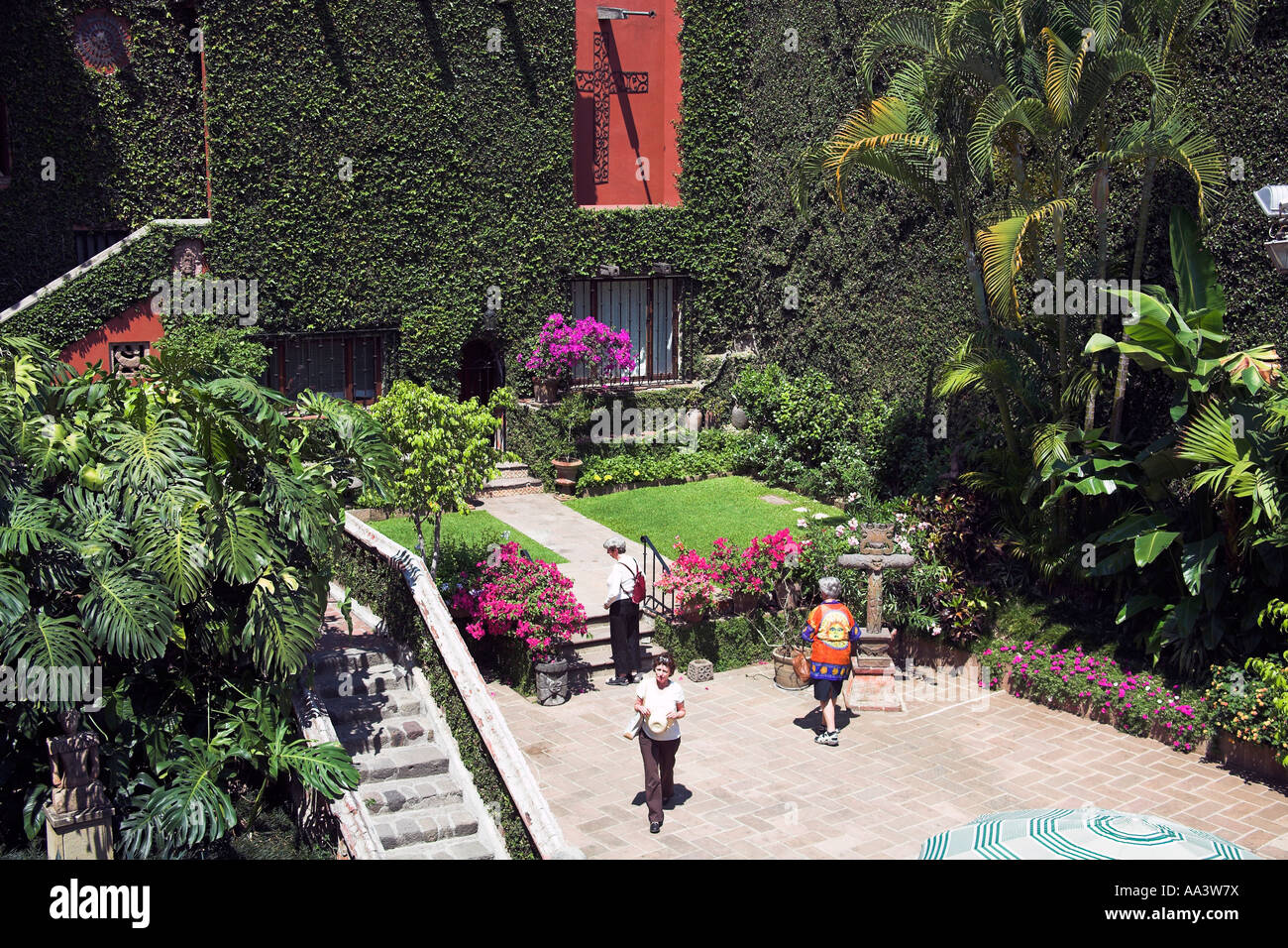 Dans le jardin Musée Robert Brady, Musée Robert Brady et les touristes, Cuernavaca, Morelos, Mexique de l'État Banque D'Images