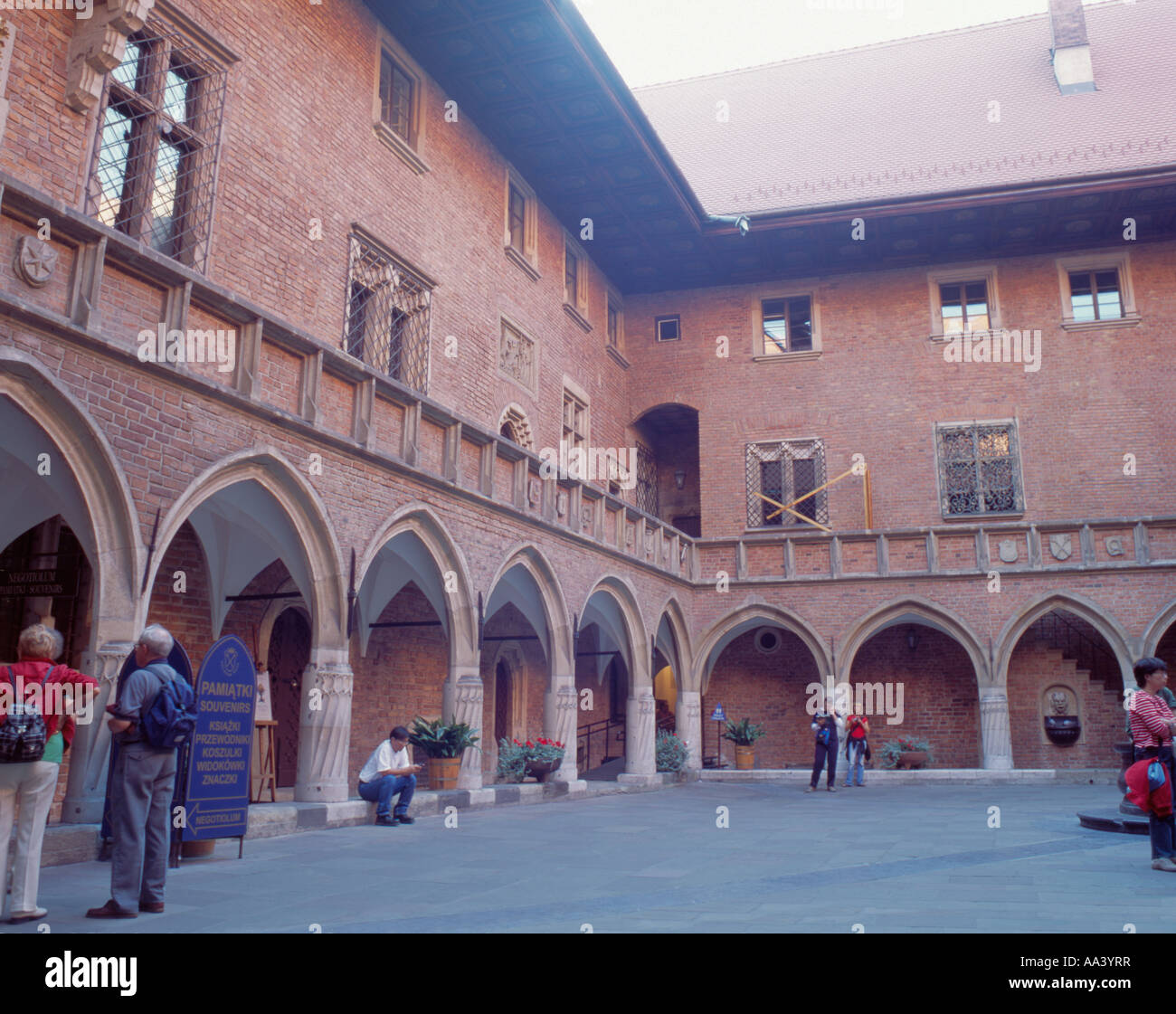 Cour intérieure à arcades du Collegium Maius, jagiellonska ul, Cracovie, Pologne, Malopolska. Banque D'Images