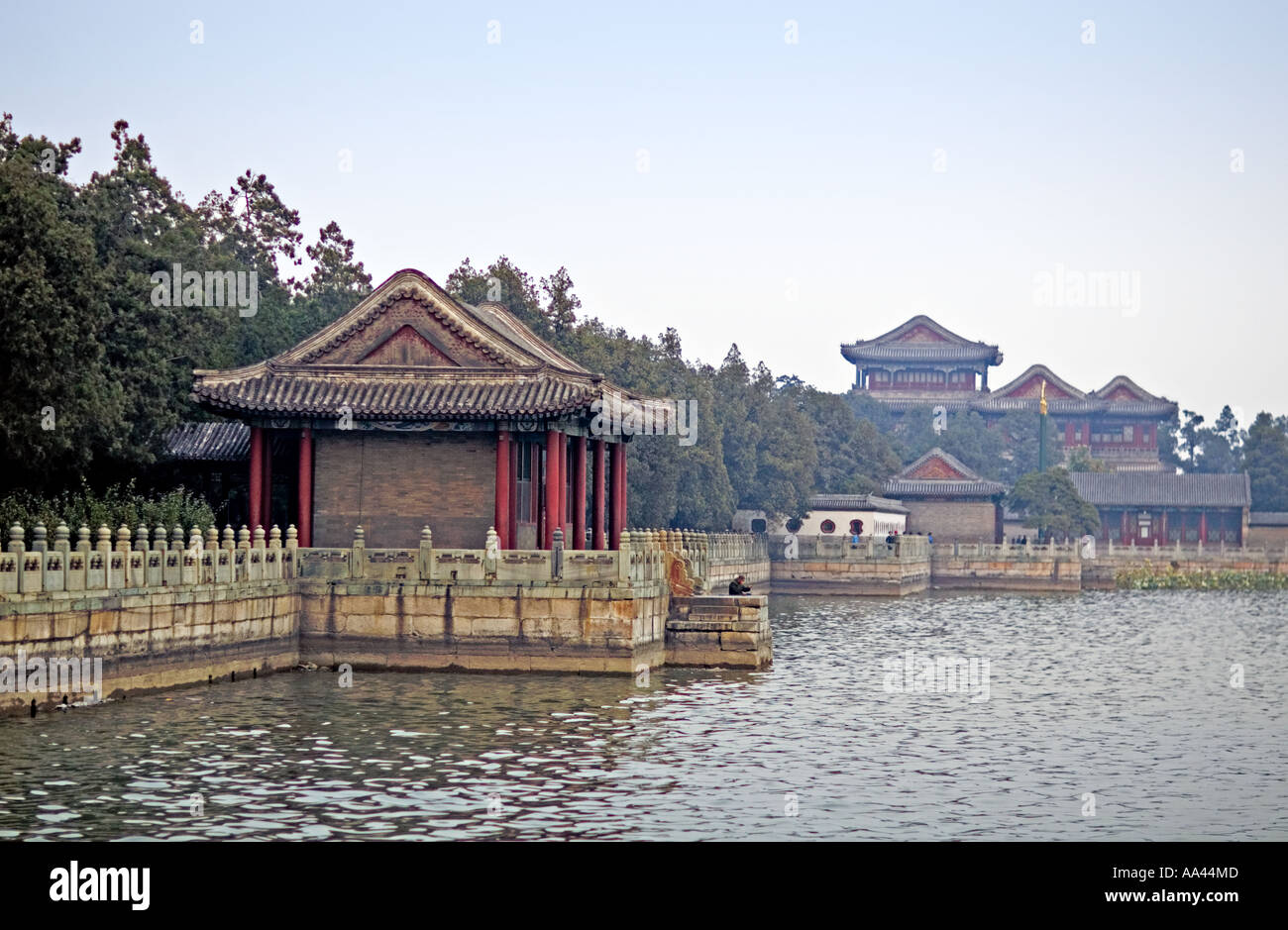 Chine Pékin pavillons au Palais d'été sur le Lac de Kunming qui était à l'origine appelé Wengshan Lake Banque D'Images