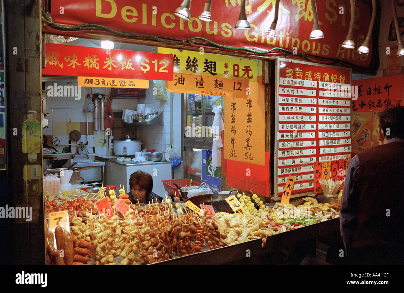 Hong Kong typique de nuit Kiosque de restauration rapide Banque D'Images