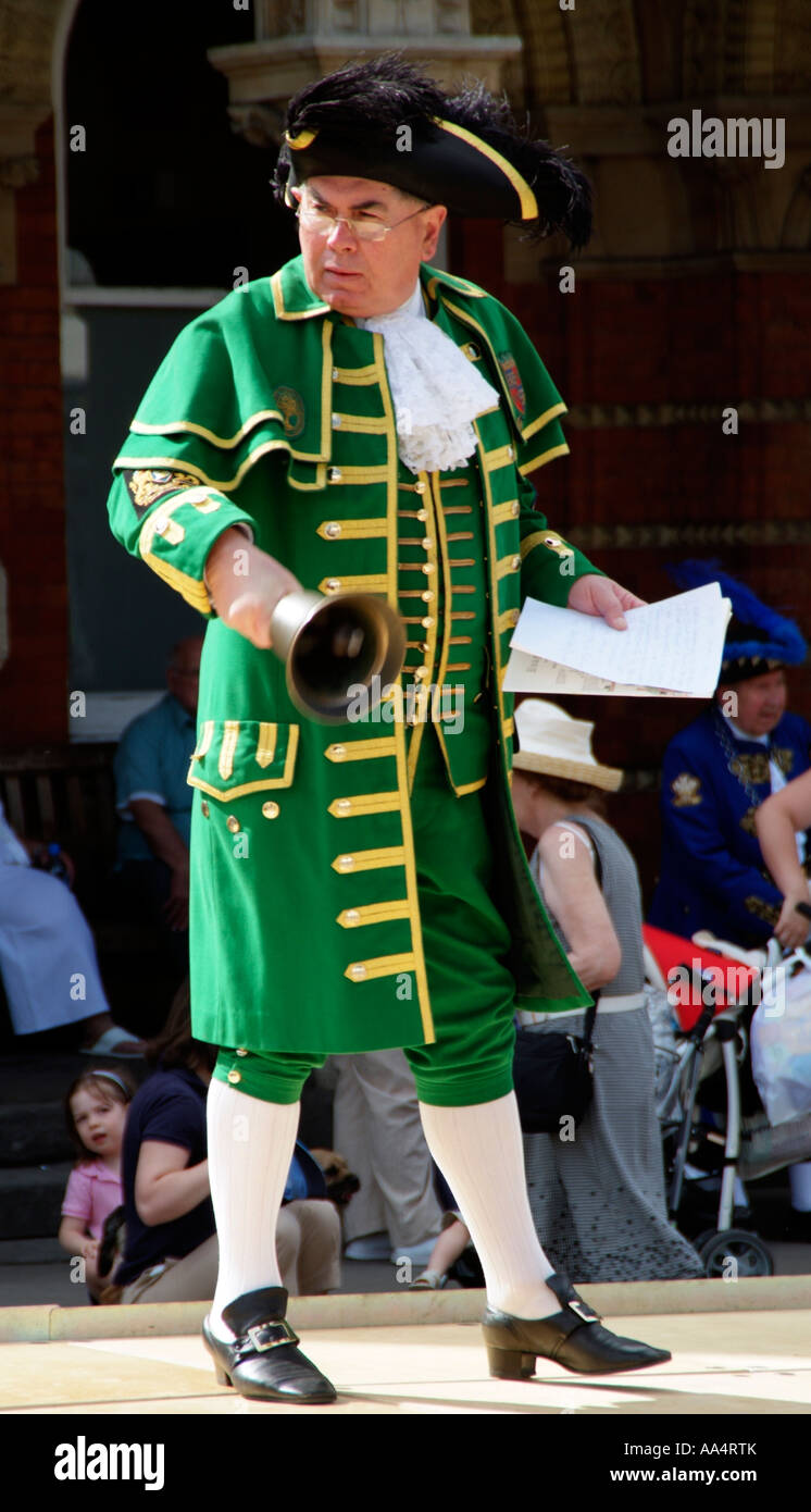 Crieur public de Beconsfield Buckinghamshire à Hungerford Town Hall West Berkshire le sud de l'Angleterre, Royaume-Uni Banque D'Images