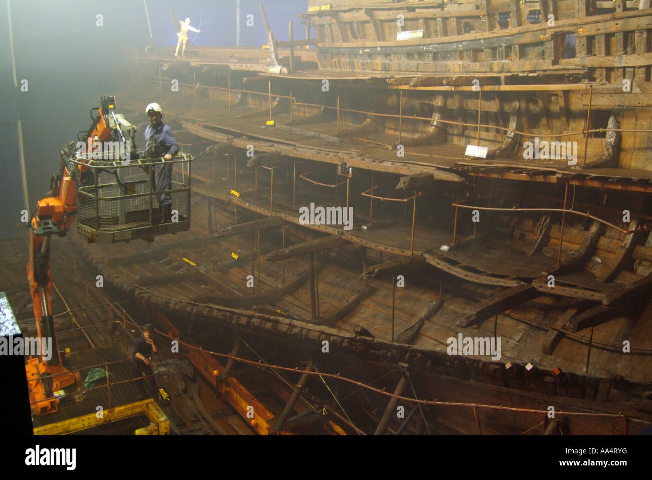 Mary Rose 16e siècle navire de guerre. Portsmouth Dockyard England UK conservation active des travaux en cours. Banque D'Images