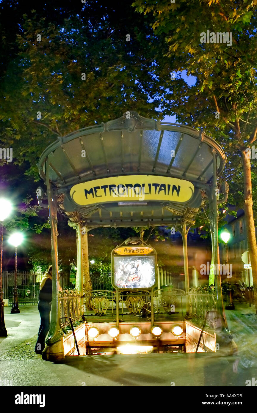 Paris, France, ancienne entrée du métro 'quartier Montmartre' 'Station ...
