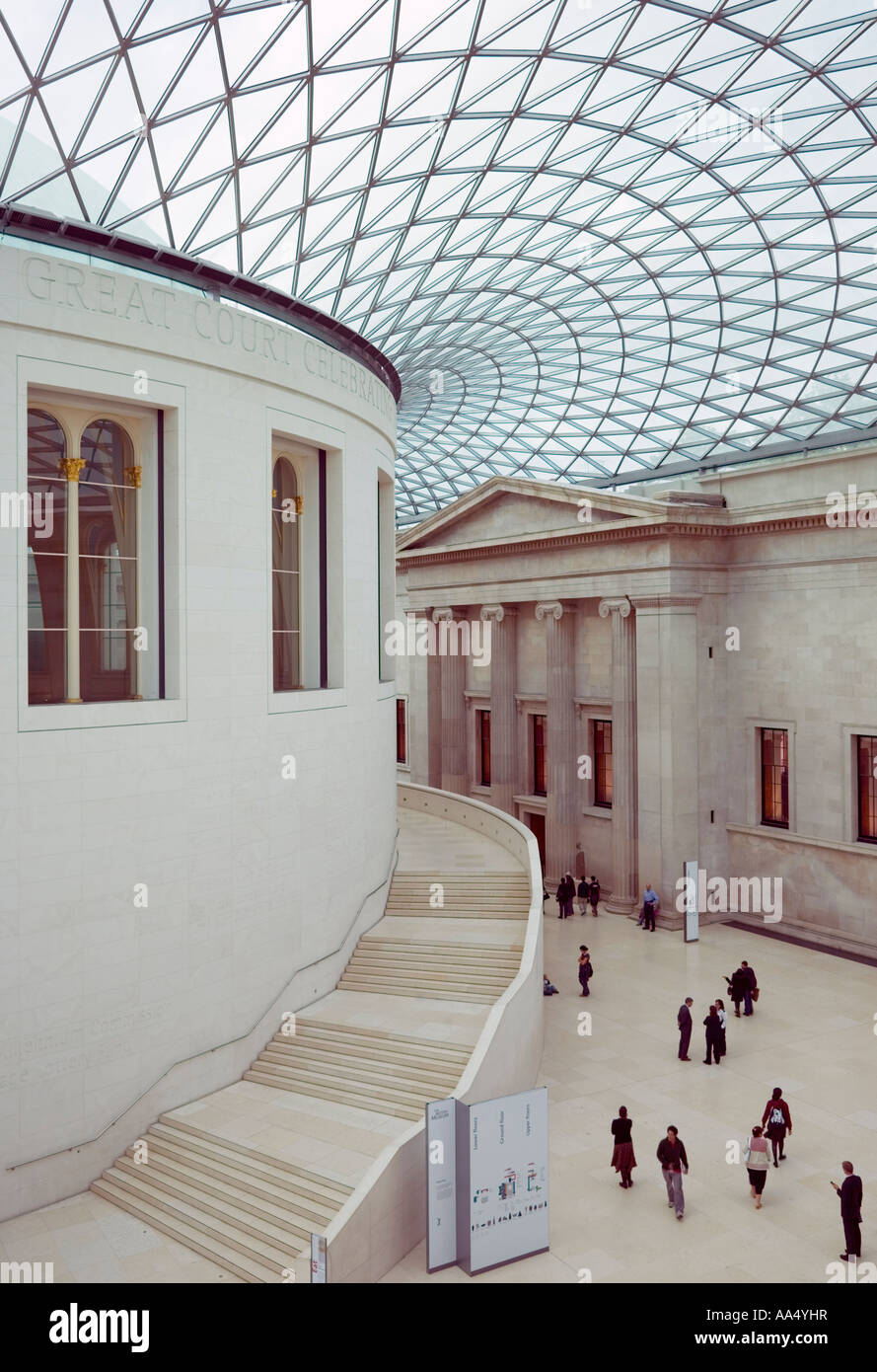 La grande cour et de la salle de lecture du British Museum London England Banque D'Images