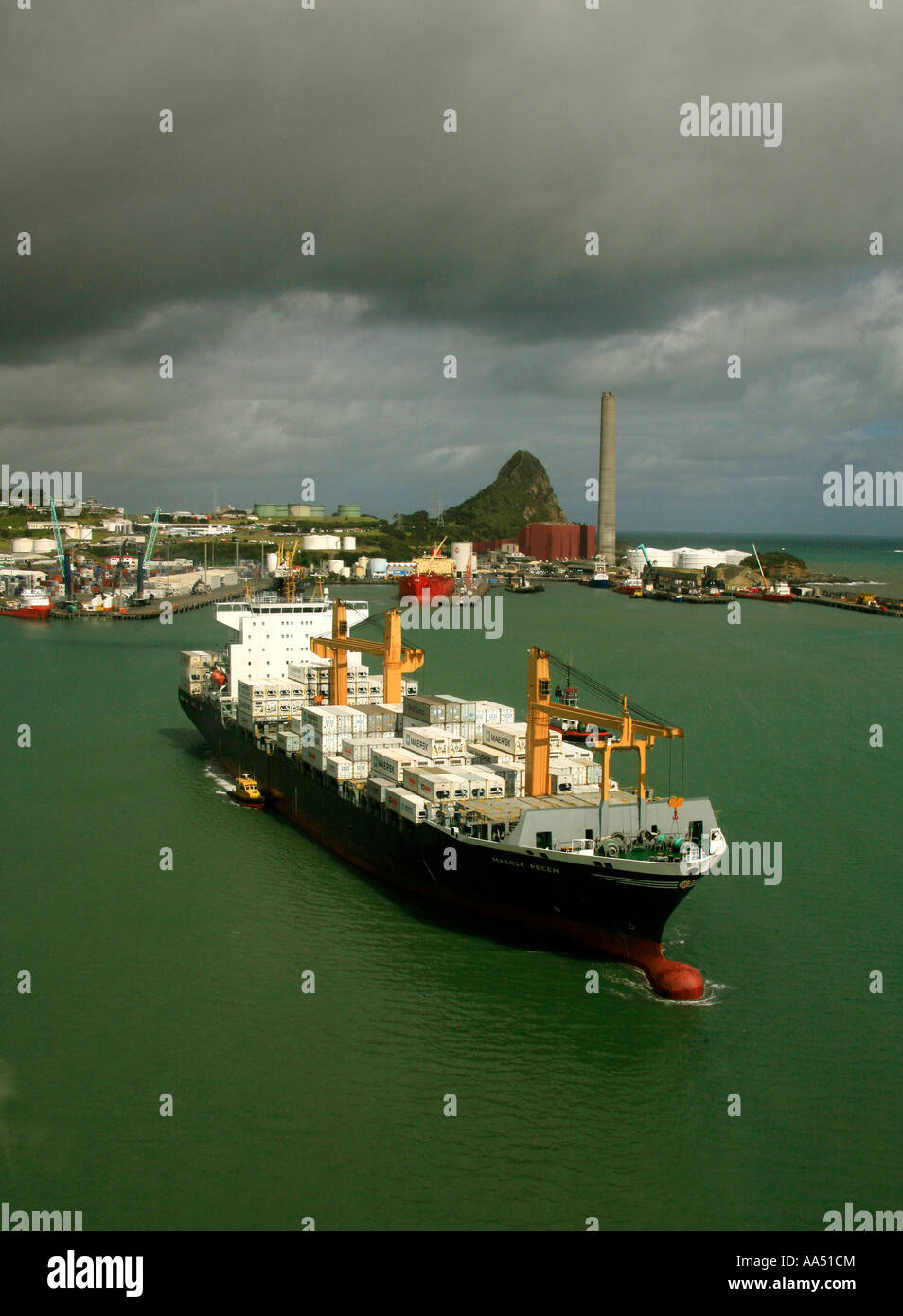 Un navire quitte le port de New Plymouth Nouvelle Zélande Taranaki Banque D'Images