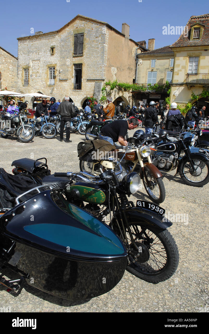 Classic Motorcycle Rally, Monpazier, dordogne, france Banque D'Images