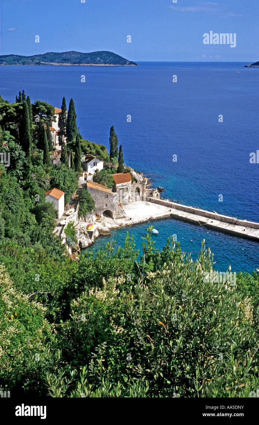 Le petit port de Roses au nord de Dubrovnik en Croatie Europe EU Banque D'Images