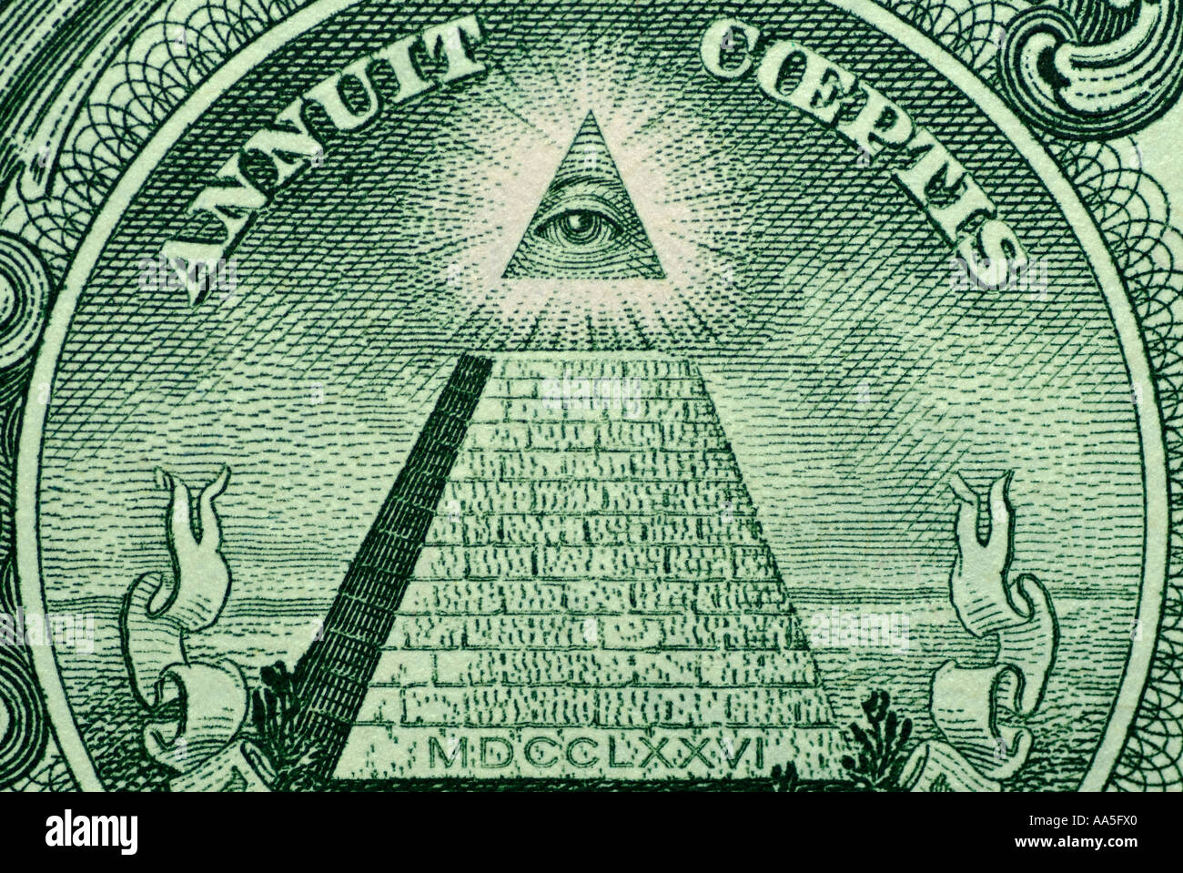 Retour d'un américain US One Dollar Bill montrant une pyramide avec 13 étapes et un Œil dans l'Apex Banque D'Images