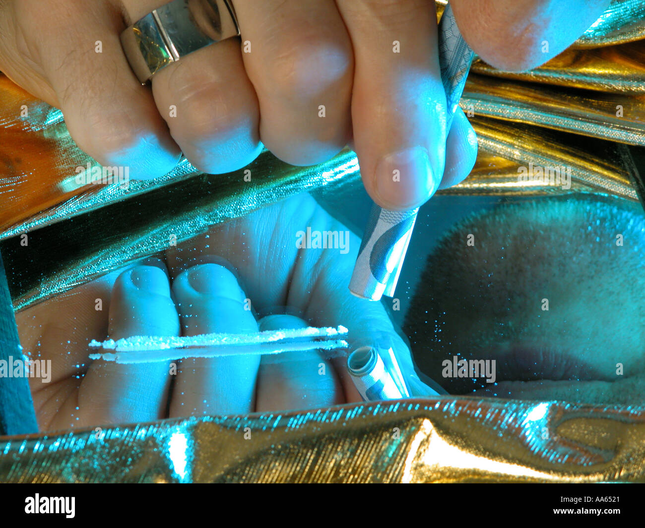 Renifler de la cocaïne ligne kokain Banque D'Images