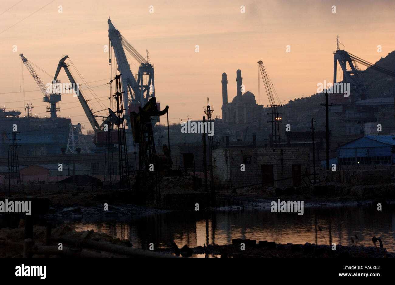 Bakou Azerbaïdjan Bakou le 11 janvier 2003 une ville qui une fois prospéré au début du xixe siècle en raison de son pétrole Banque D'Images