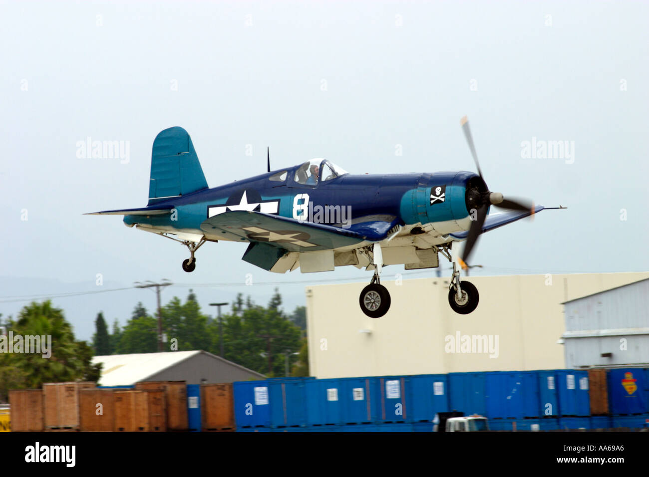 F-4U Corsair en approche Van Nuys California Aviation Expo 2003 Banque D'Images