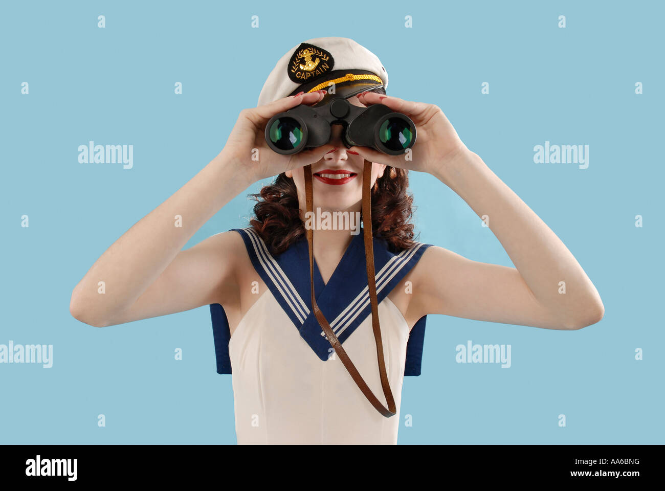 Woman looking through binoculars Banque D'Images