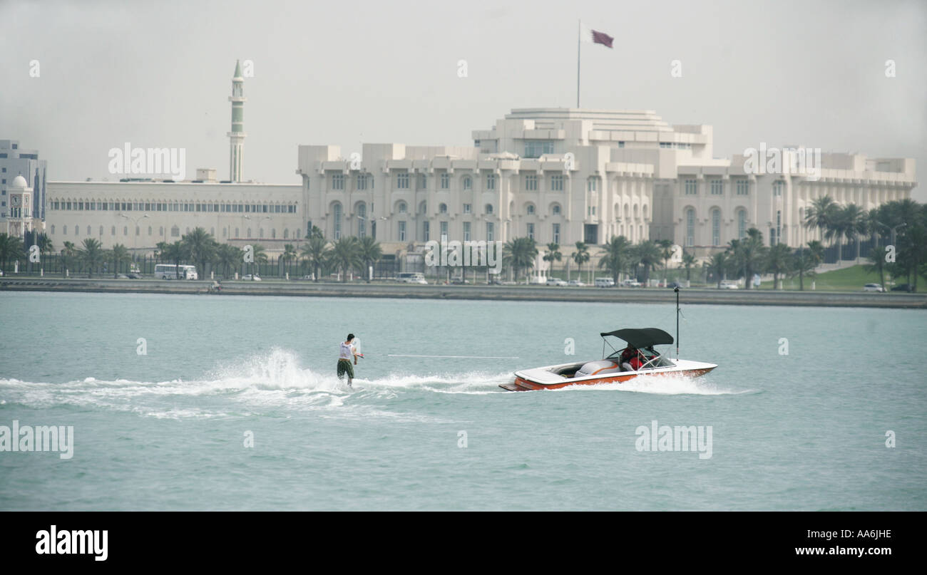 La Coupe du Monde Shortboard concours ayant lieu sur la Corniche en face de l'Emir s palace, Doha Banque D'Images