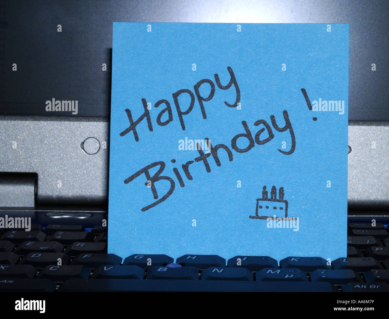 Memo Note Sur L Ordinateur Portable Joyeux Anniversaire Photo Stock Alamy Memo Note Sur L Ordinateur Portable Joyeux Anniversaire Photo Stock Alamy