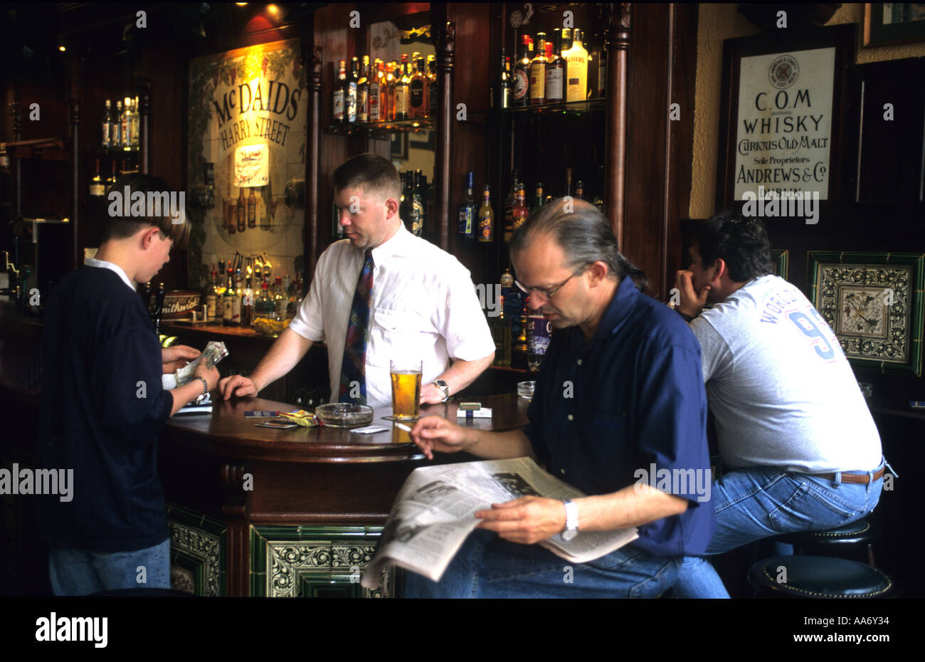 Un McDaids- Dublin Pub avec de puissantes connexions littéraires Banque D'Images