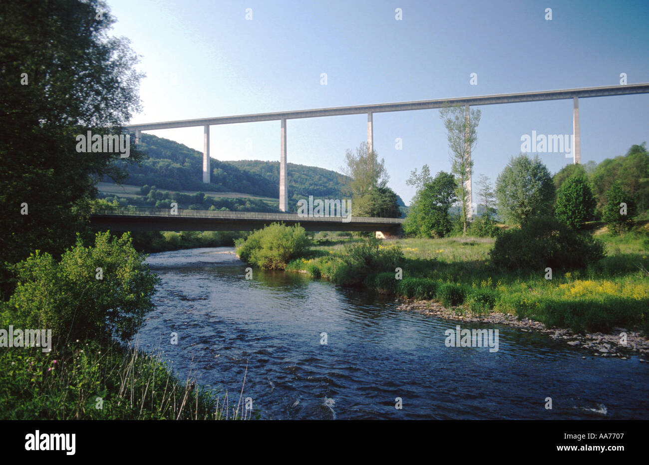 Allemagne Baden Wuerttemberg kochretalbruecke bridge crossing river kocher Banque D'Images