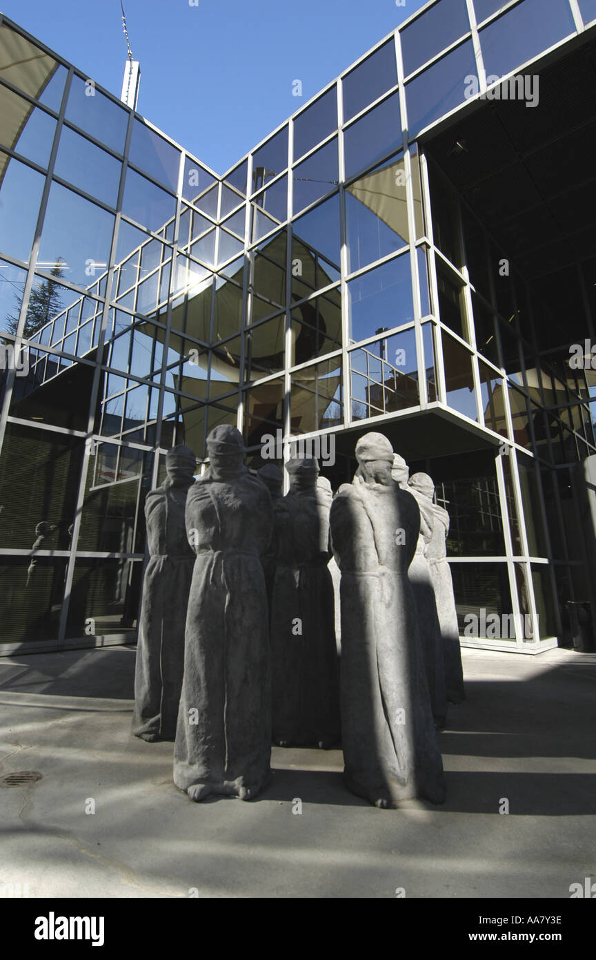 Les Petrifies pétrifié la sculpture par Carl Bucher Croix Rouge Musée Musée de la Croix Rouge Genève Banque D'Images