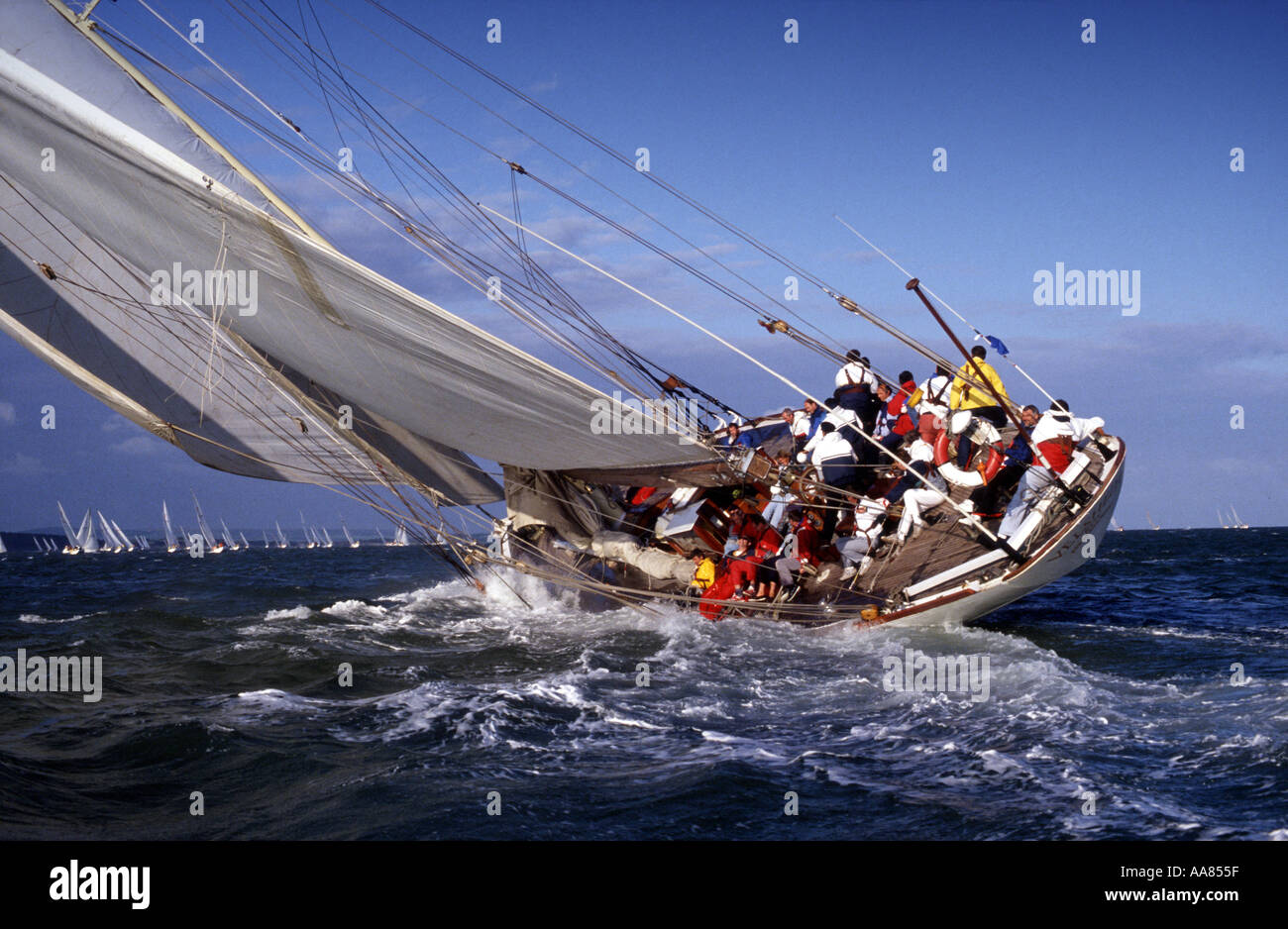 Classic Yacht Classe J Velsheda navigation dans le Solent au large de Cowes, île de Wight pendant le tour de l'île la Race Banque D'Images