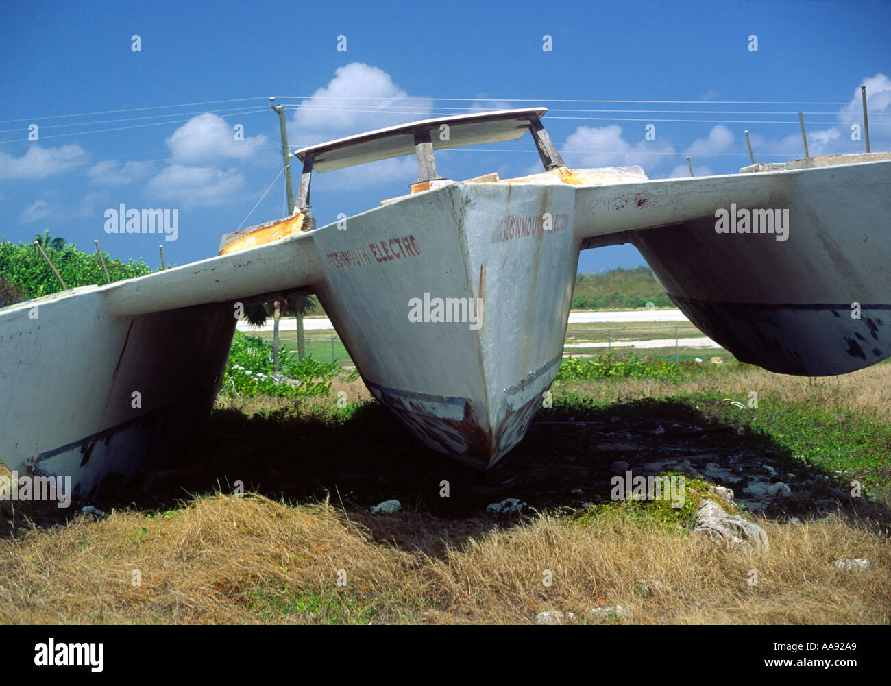 Donald Crowhurst s trimaran Teignmouth Electron sur Cayman Brac Cayman Islands en 1991 Banque D'Images