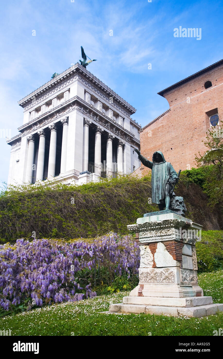 Monument Vittoriano in bright summer sun sunshine day journée plein air Rome Italie Banque D'Images
