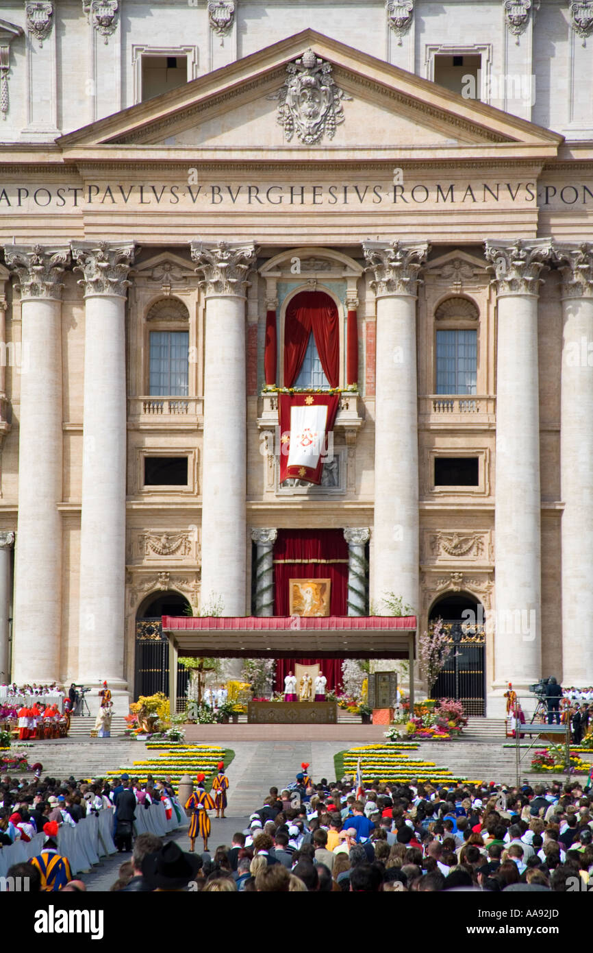 Rome Vatican St Peters Place Saint-Pierre Dimanche de Pâques les chrétiens de partout dans le monde reçoivent la bénédiction du Pape pâques papale Banque D'Images