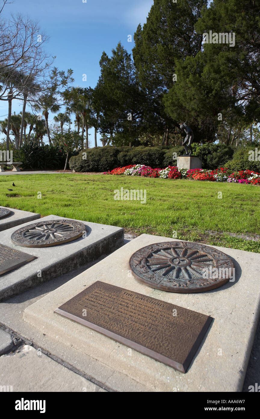 Armands Circle, forme le centre pour le shopping et les bars de la john ringling blvd, armands key Sarasota en Floride, États-Unis d'Amérique Banque D'Images Armands Circle, forme le centre pour le shopping et les bars de la john ringling blvd, armands key Sarasota en Floride, États-Unis d'Amérique Banque D'Images