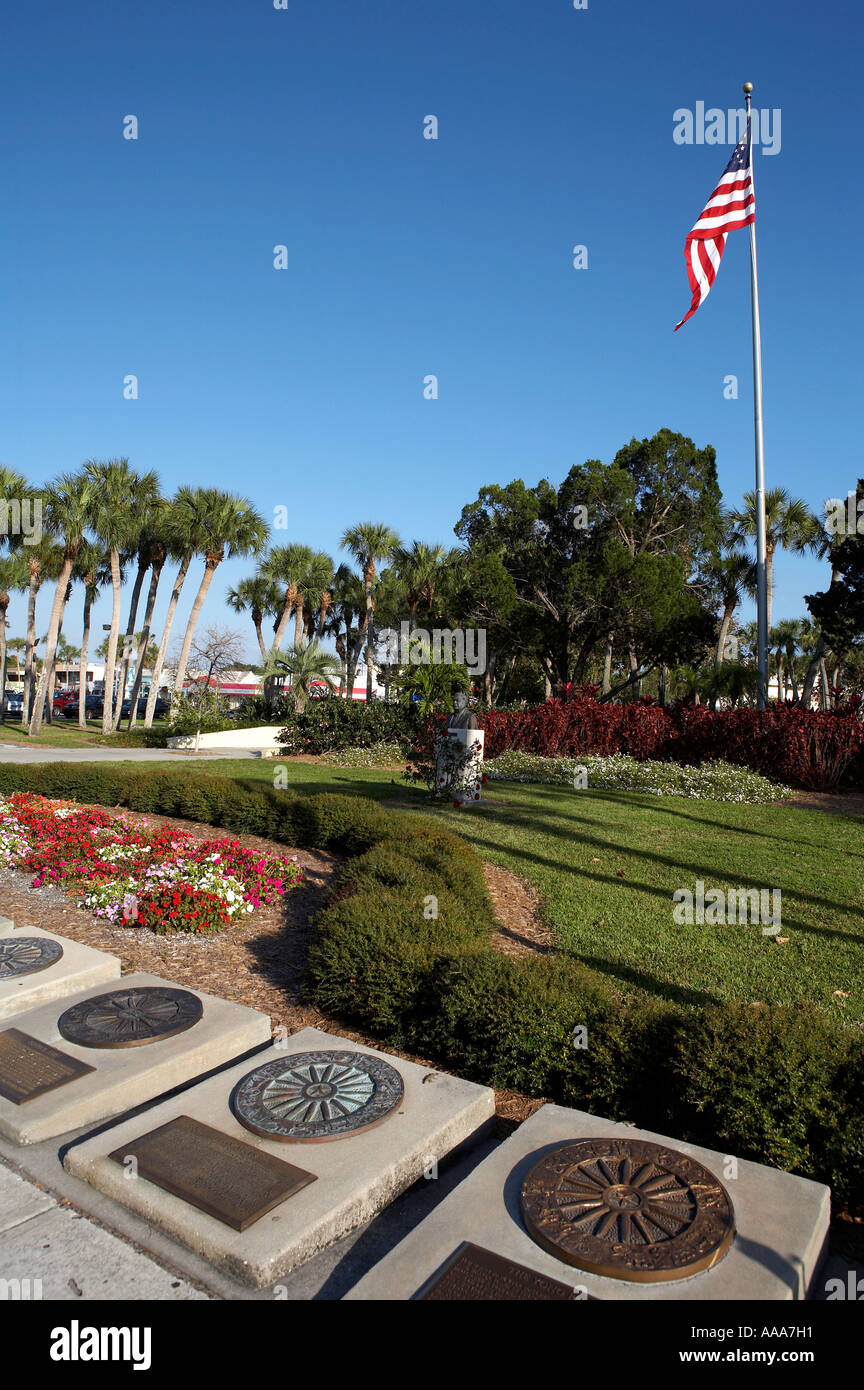 Armands Circle, forme le centre pour le shopping et les bars de la john ringling blvd, armands key Sarasota en Floride, États-Unis d'Amérique Banque D'Images Armands Circle, forme le centre pour le shopping et les bars de la john ringling blvd, armands key Sarasota en Floride, États-Unis d'Amérique Banque D'Images