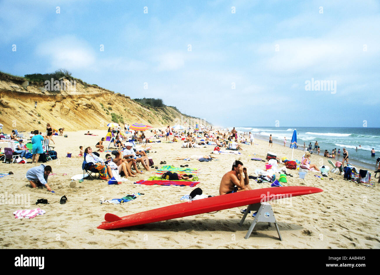 Les vacanciers profitez d'une journée ensoleillée sur une plage de Cape Cod en Amérique. Banque D'Images