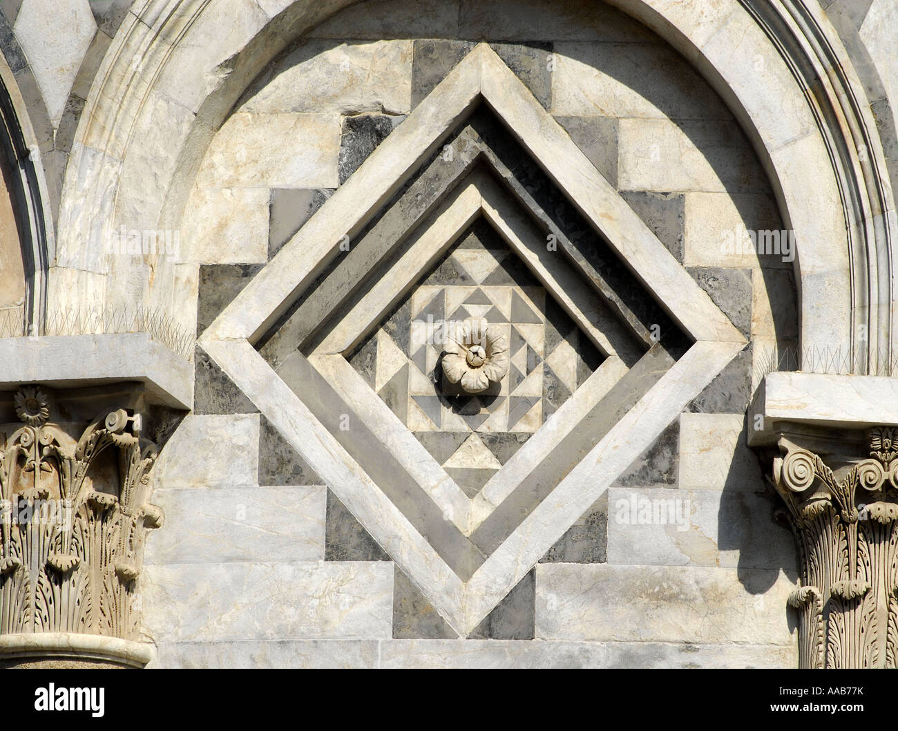 Détail de l'architecture en pierre sur les murs de la Cathédrale, La Cathédrale, Pisa , Italie Banque D'Images