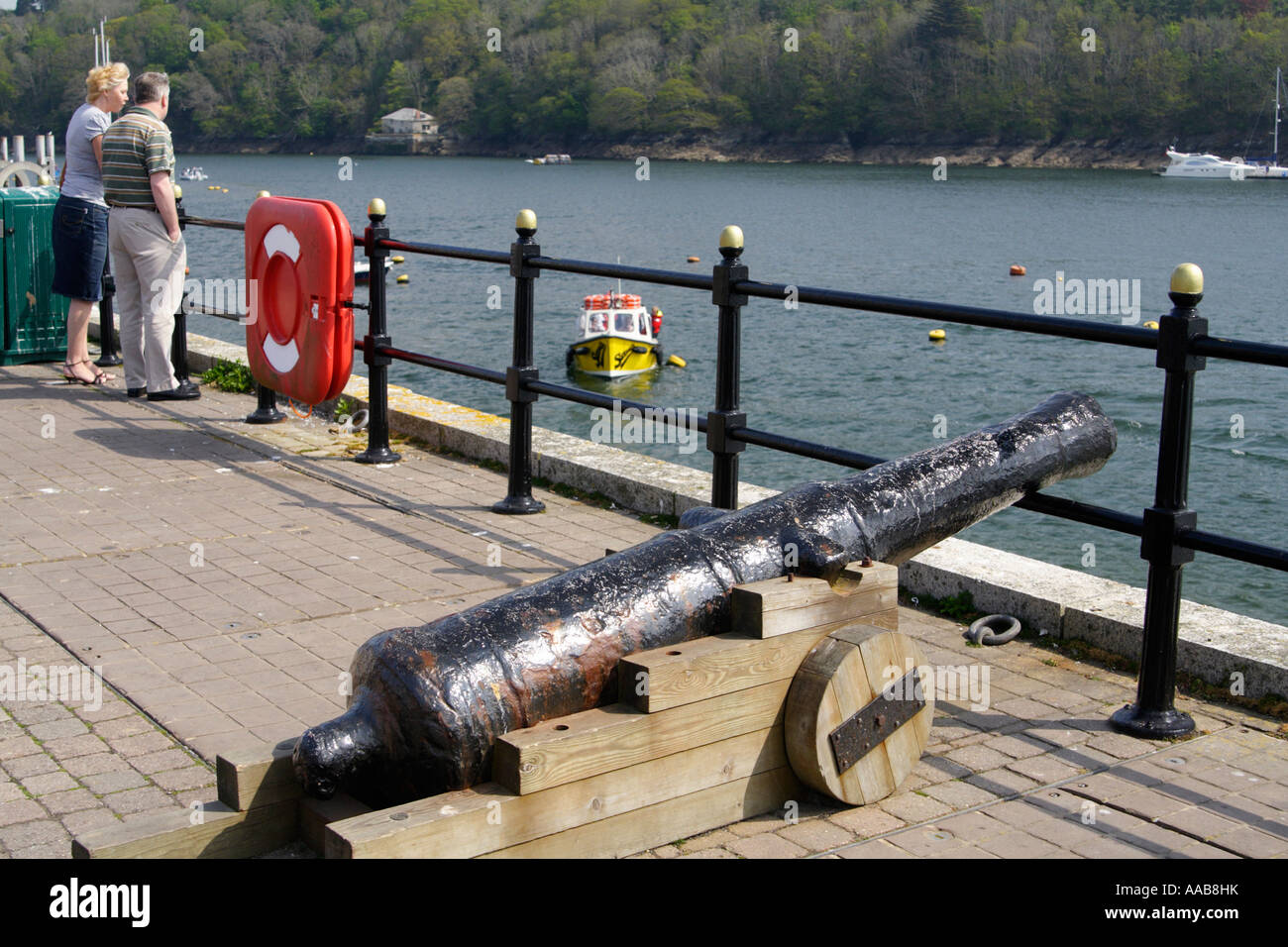 Cannon, estuaire de la FAL, Fowey, Cornwall, UK. Banque D'Images