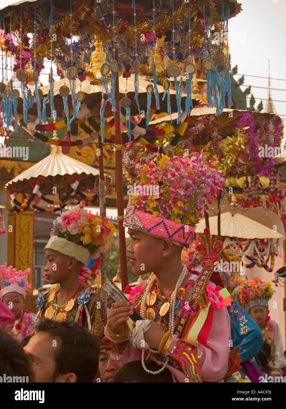 Défilé des moines novices Pve Sang de Festival en Thaïlande Banque D'Images