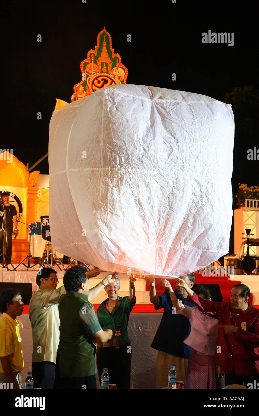Loy Krathong éclairage lanterne Chiang Mai Thaïlande Banque D'Images