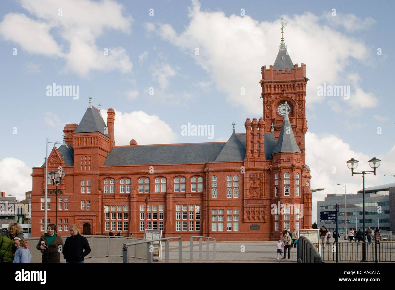 L'altitude de l'ouest de la baie de Cardiff UK Pierhead Building Banque D'Images