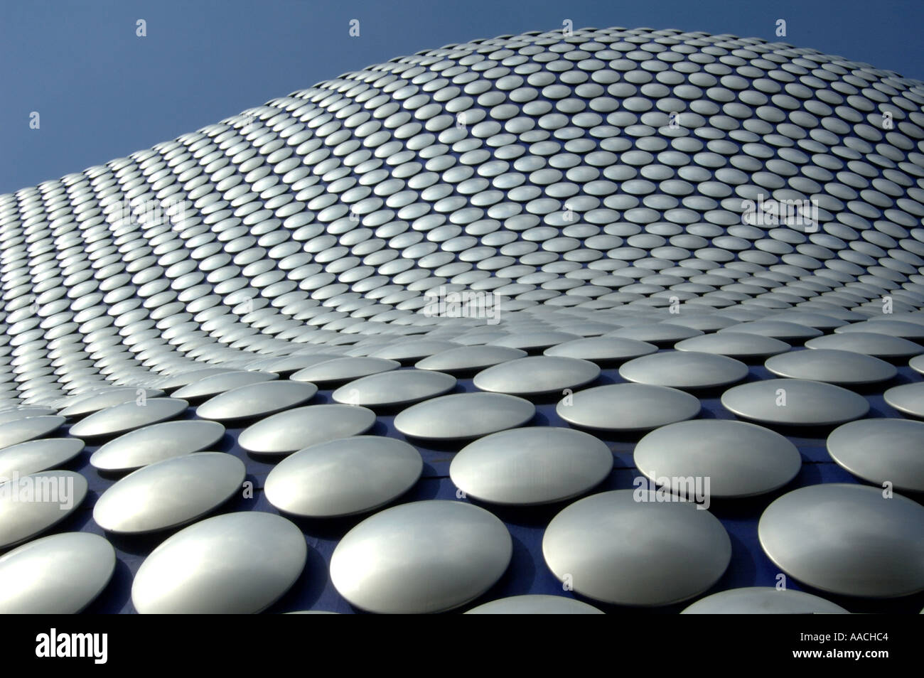 Magasin Selfridges à Birmingham UK conçus par les futurs systèmes couverts dans plus de 15 000 disques d'aluminium Banque D'Images