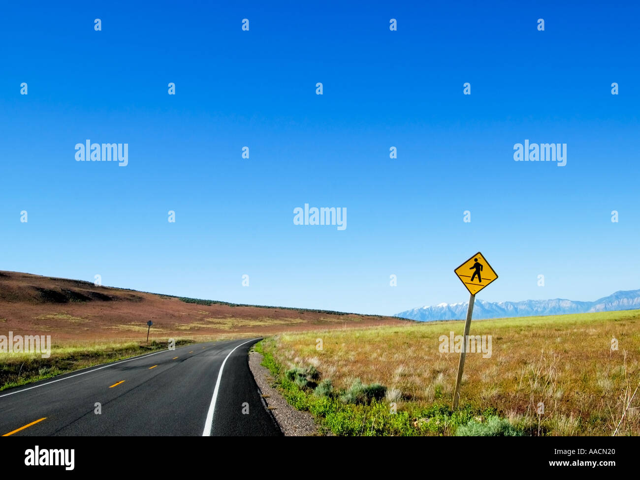 Signalisation piétonne à côté d'une autoroute sur Antelope Island, Utah, États-Unis Banque D'Images