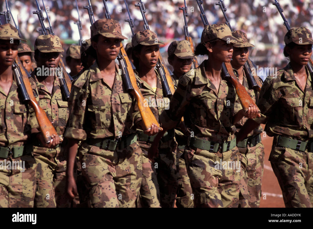 Les femmes soldats à la parade de la fête de l'indépendance à Asmara en Érythrée Banque D'Images