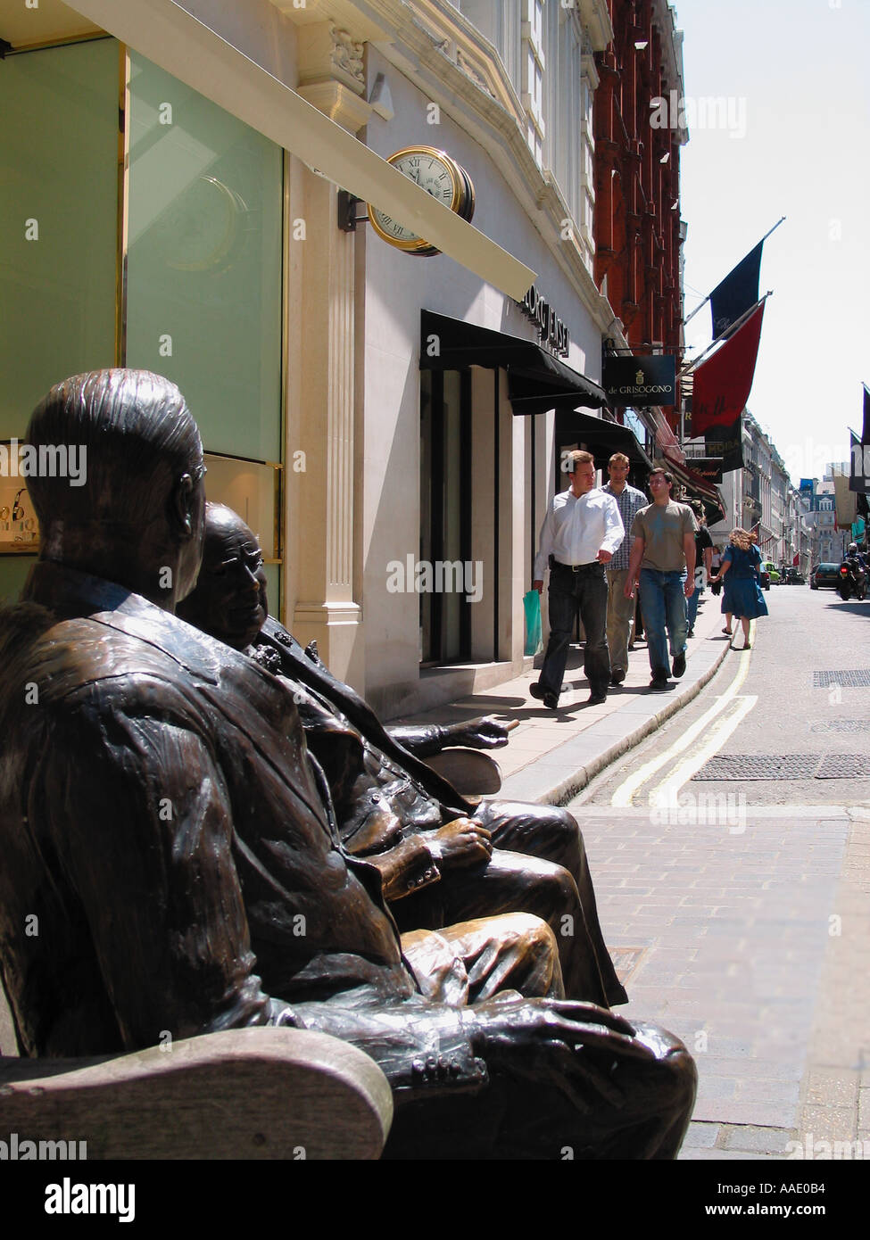 Churchill et Roosevelt Alliés Sculpture, New Bond Street shopping de luxe, Mayfair, Londres, Angleterre, Royaume-Uni Banque D'Images