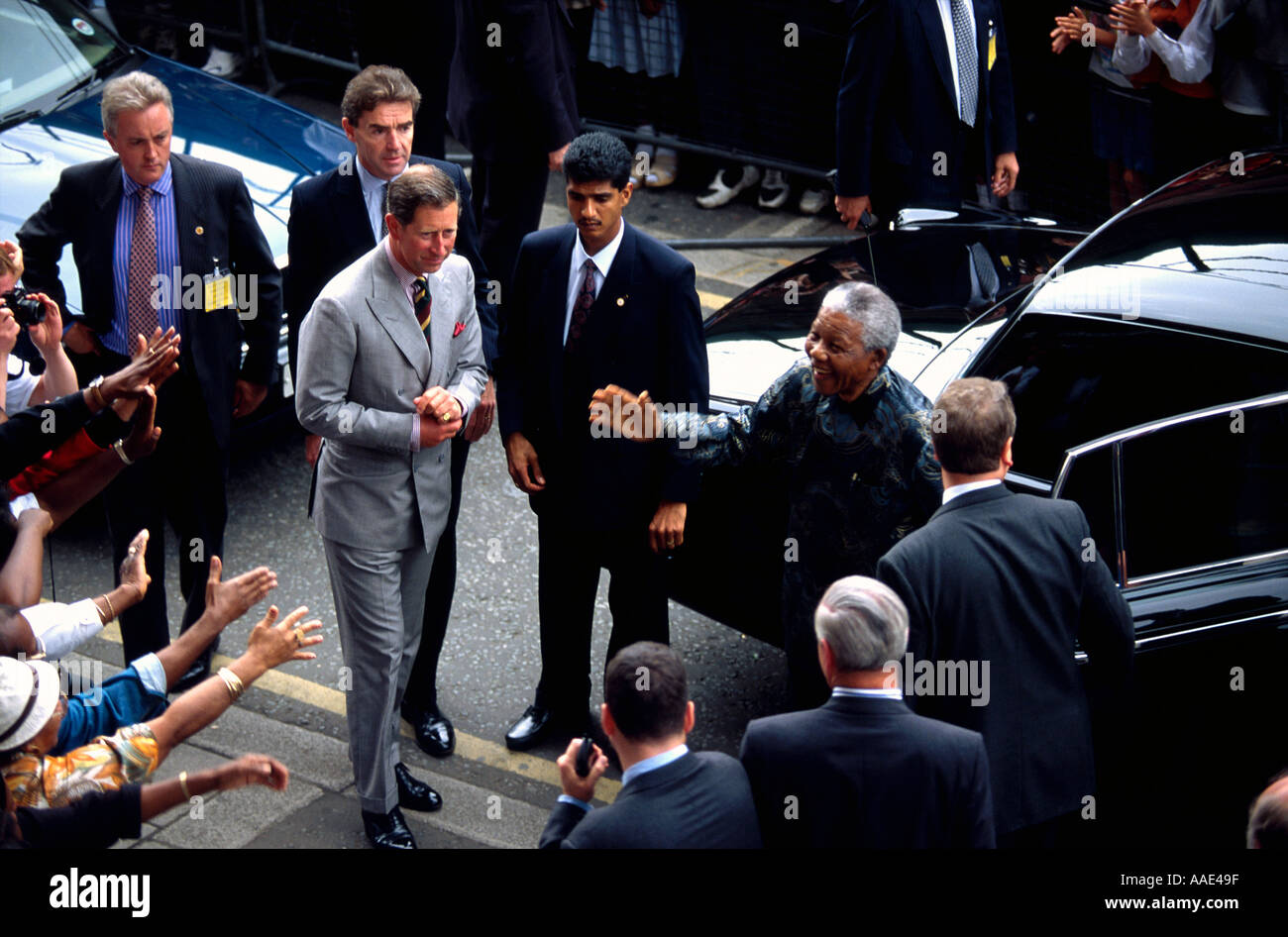 Nelson Mandela et le Prince Charles d'arriver à Brixton Recreation Centre London Banque D'Images