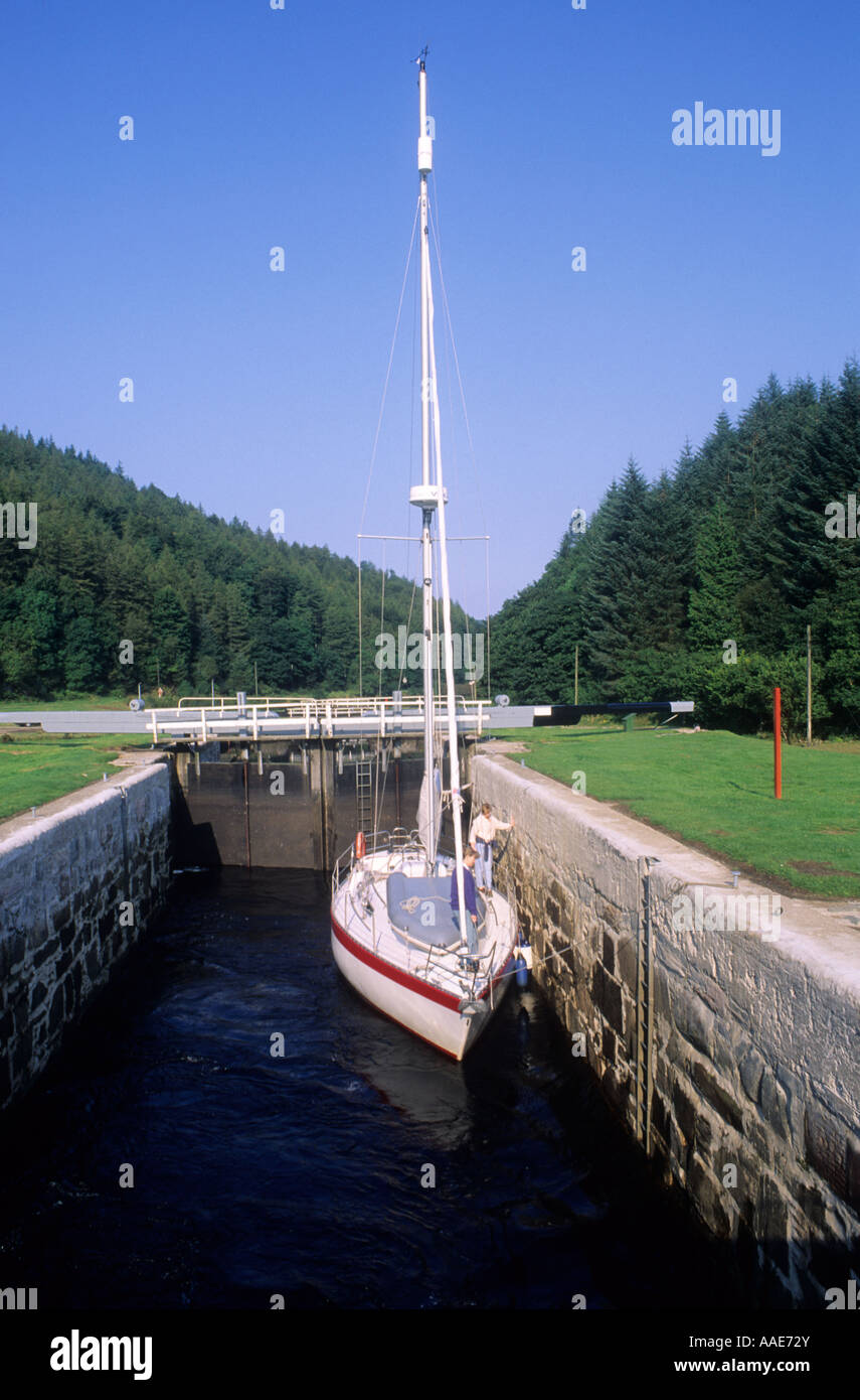 Crinan Canal, barque, blocage des négociations , l'Argyllshire, à l'ouest, dans l'ouest de l'Écosse, Royaume-Uni, Voyage tourisme, transport, vacances à flot Banque D'Images