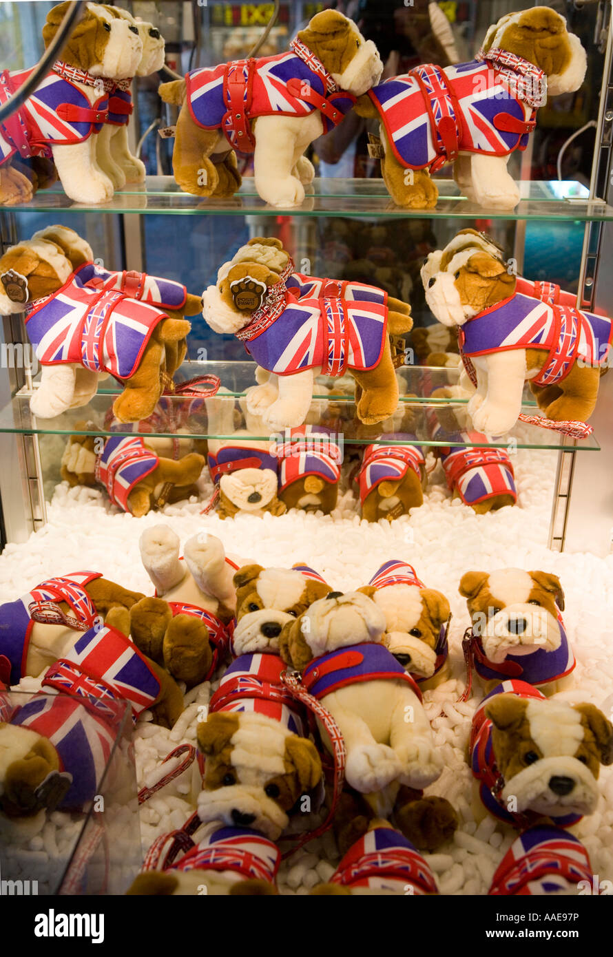 British Bulldog jouets mous dans une vitrine dans une salle de jeux électroniques. Banque D'Images