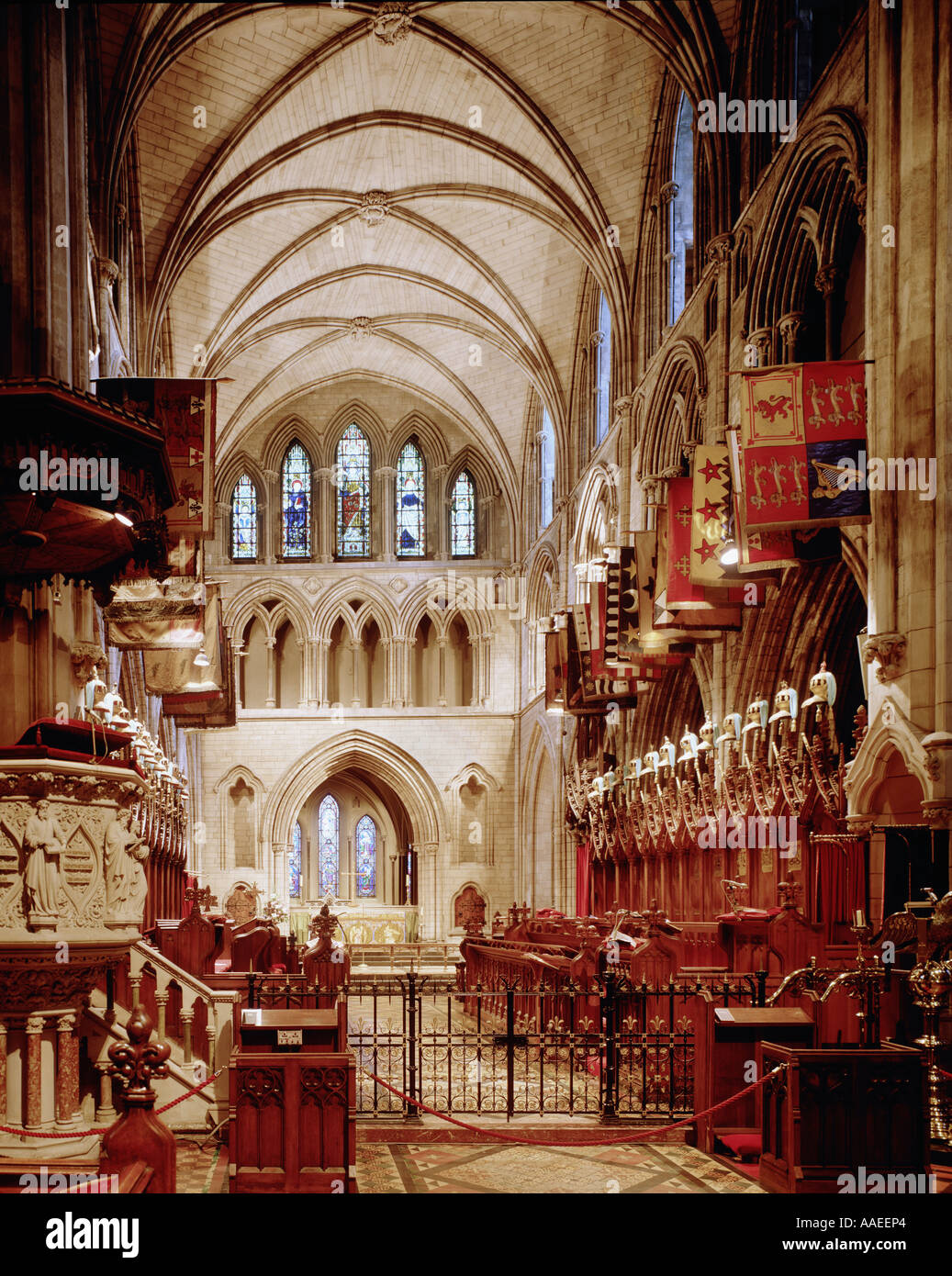 Intérieur de la cathédrale Saint Patrick, Dublin, montrant la chaire et les stalles. Banque D'Images