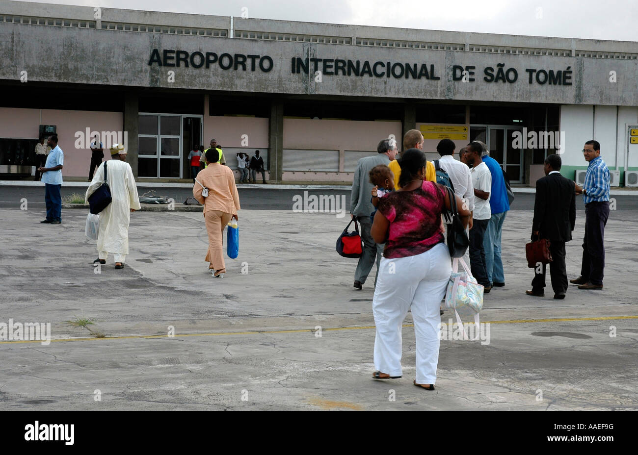 Anciennement portugais, la minuscule île de l'Atlantique de São Tomé est une république indépendante avec son propre aéroport Banque D'Images