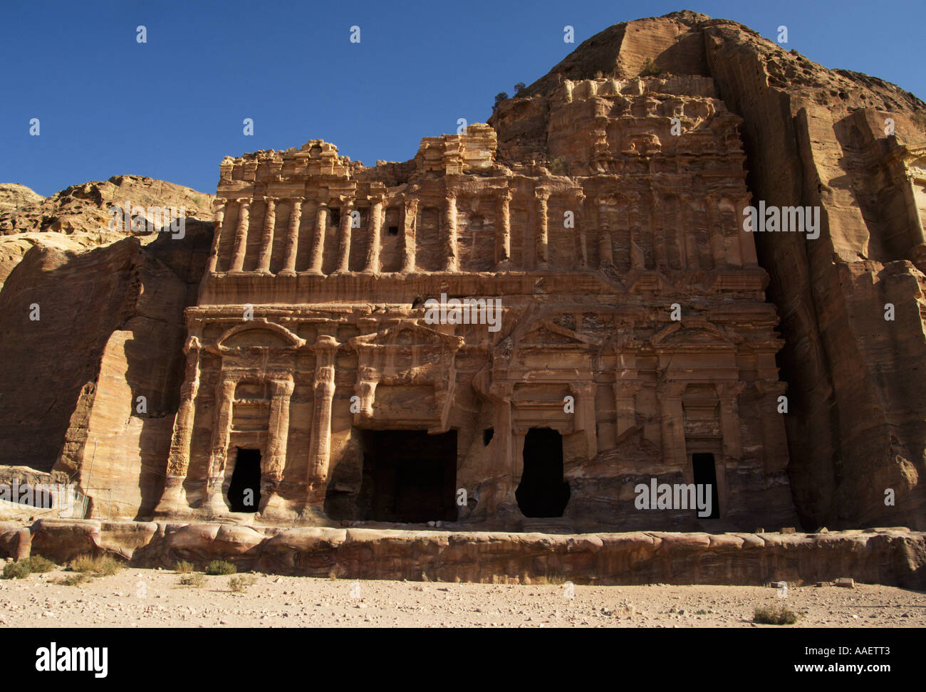 Le Palais tombe falaise Est Petra Jordanie Banque D'Images