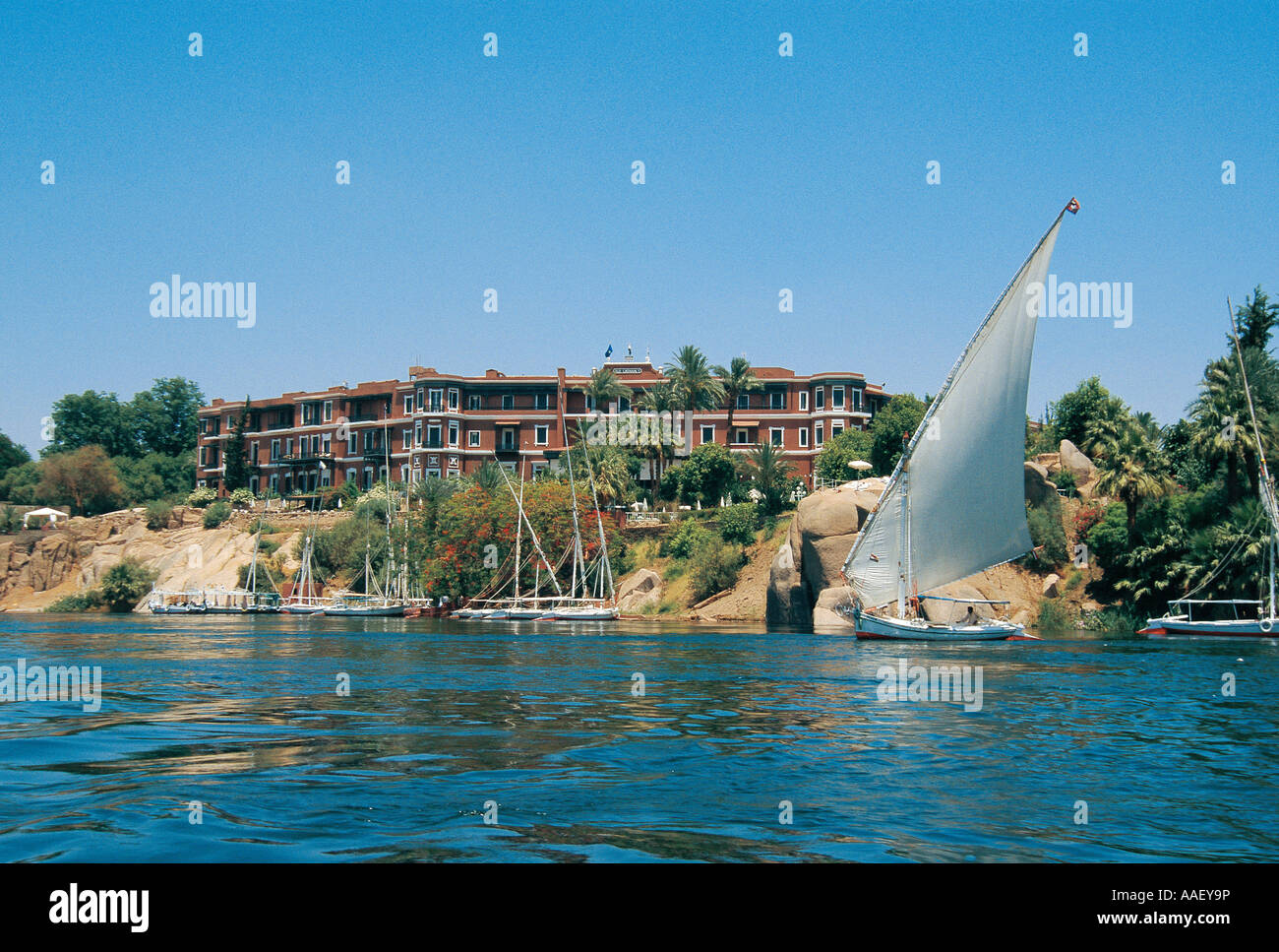 Felouque sur le Nil Assouan Egypte l'extérieur de l'hôtel Cataract Banque D'Images
