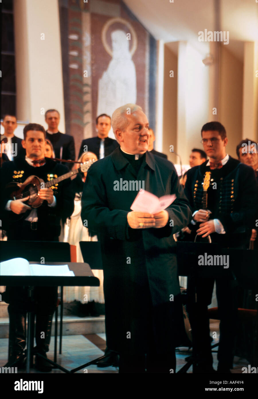 Candidat au prix Nobel de la paix, Mgr Franjo Komarica de Banja Luka, Bosnie-Herzégovine lors du concert de Noël Décembre 2005 Banja Luka Banque D'Images