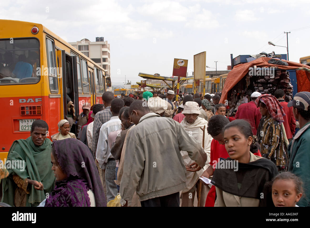 La gare routière centrale à Addis Ketema Merkato plus grand marché de ...