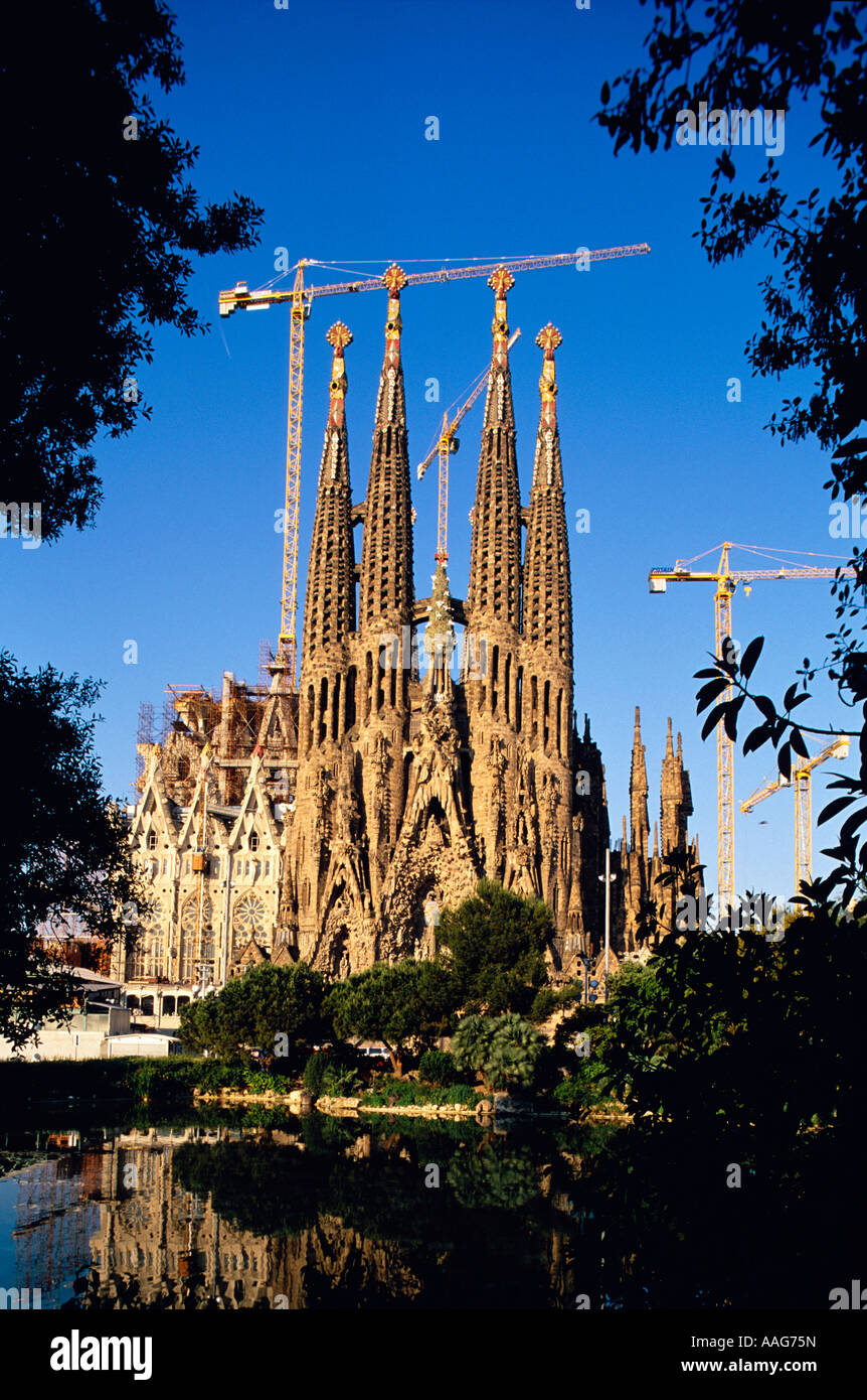 Façade nord de la Sagrada Familia de Gaudi a Barcelone Catalogne Espagne Banque D'Images